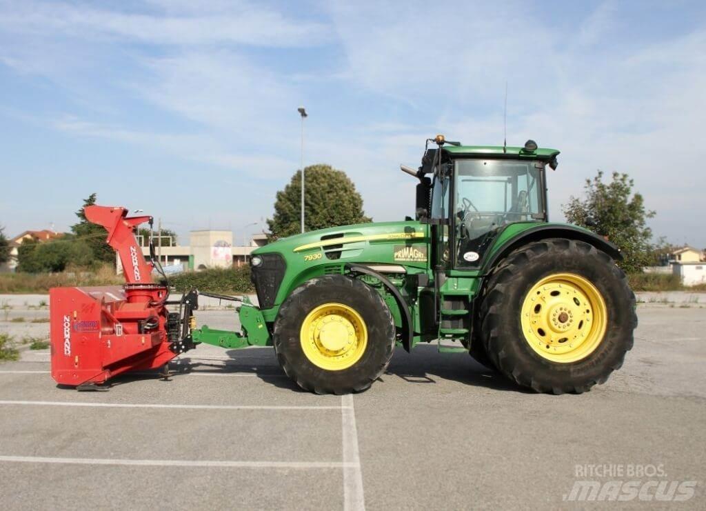 John Deere 7930 4X4 Snöblad och plogar