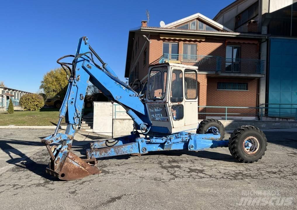  Kamo 3CX Grävmaskiner