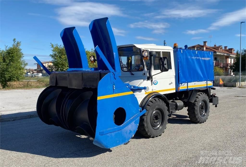 Mercedes-Benz UNIMOG Snöblad och plogar
