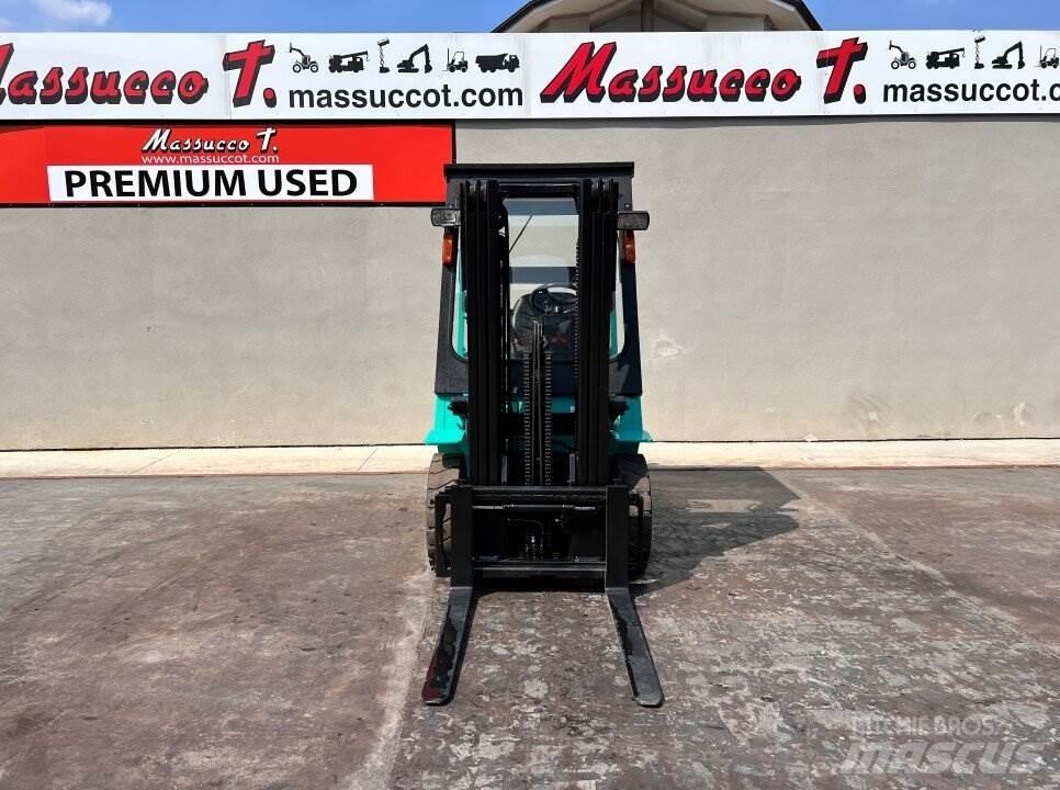 Mitsubishi FD25K Dieselmotviktstruckar
