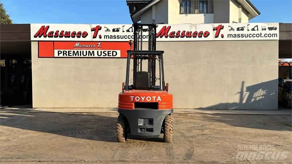 Toyota 02-5FD40 Dieselmotviktstruckar