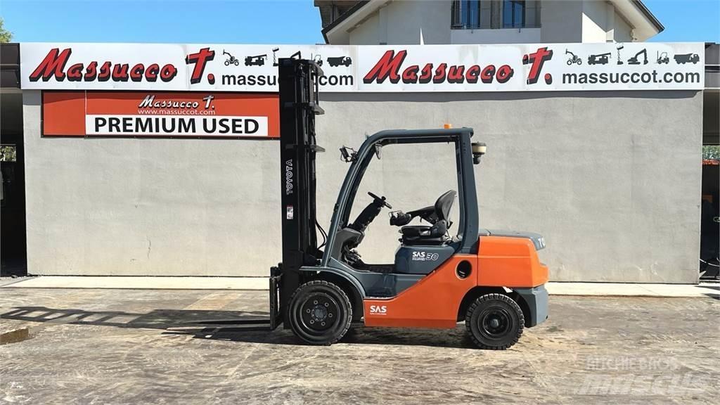 Toyota 02-8FDF30 Dieselmotviktstruckar
