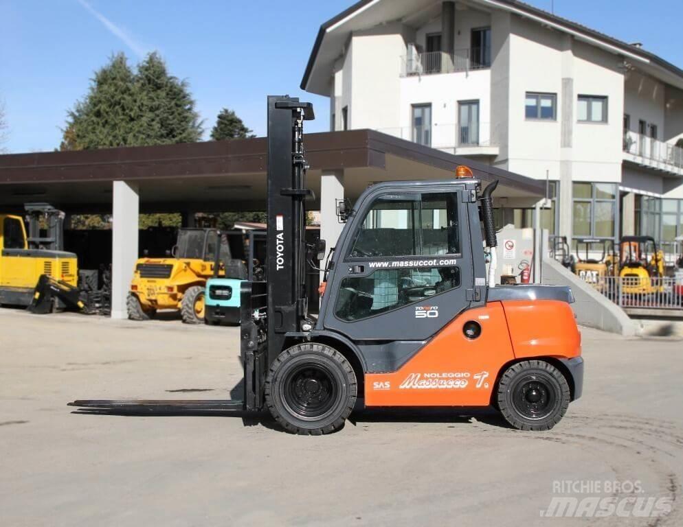 Toyota 40-8FD45N Dieselmotviktstruckar