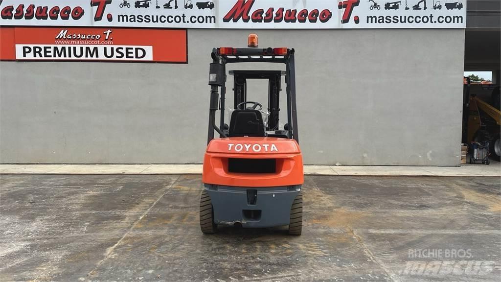 Toyota 62-7FDF25 Dieselmotviktstruckar