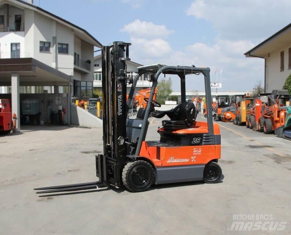 Toyota 7FBMF25 Elmotviktstruckar