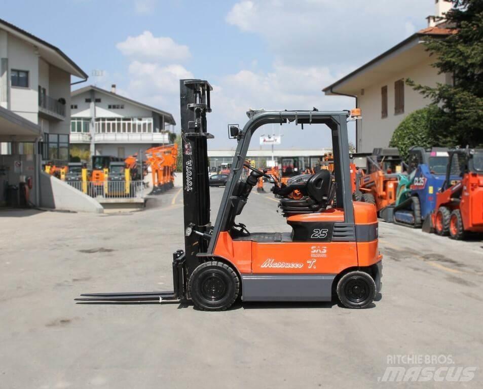 Toyota 7FBMF25 Elmotviktstruckar