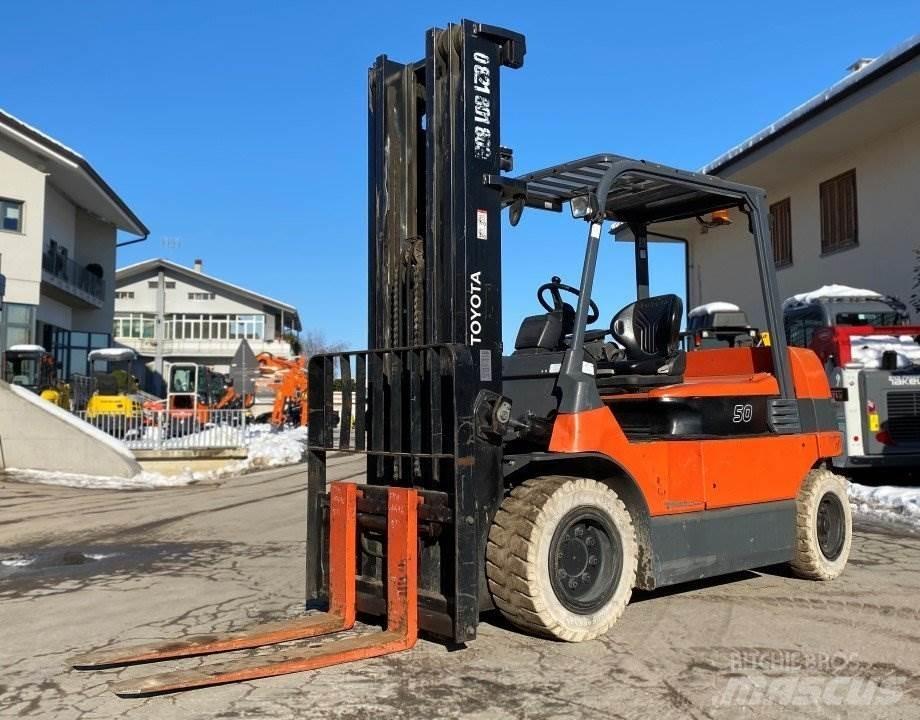 Toyota 7FBMF50 Elmotviktstruckar