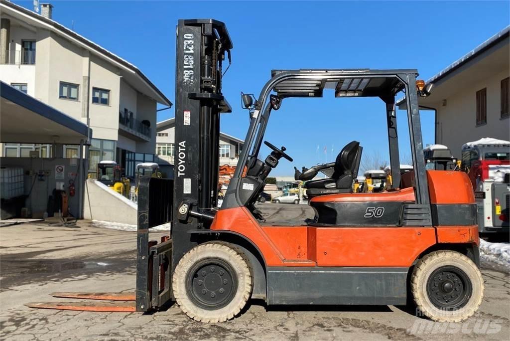 Toyota 7FBMF50 Elmotviktstruckar