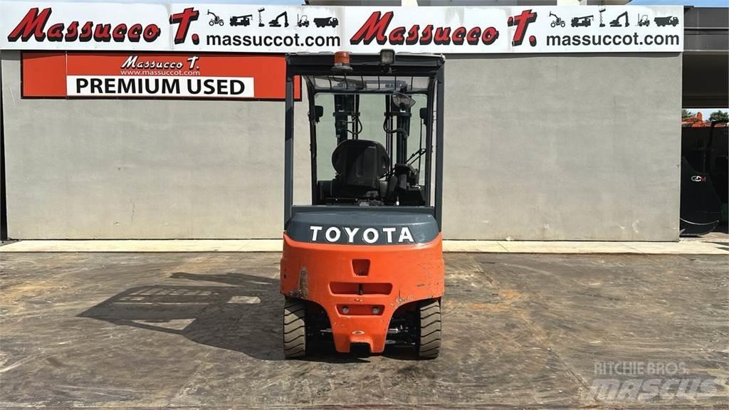 Toyota 8FBMT25 Elmotviktstruckar