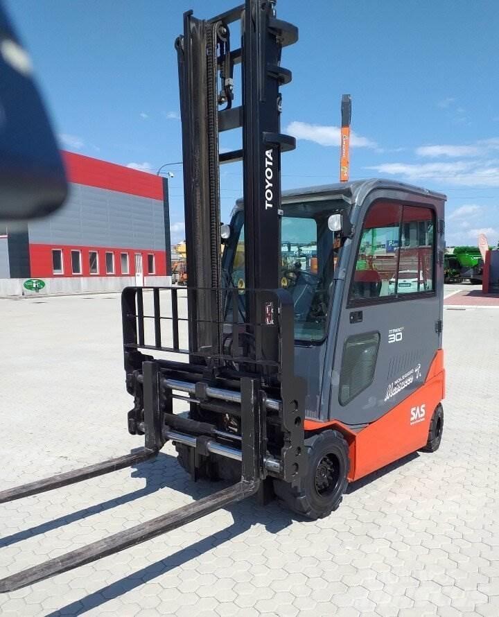 Toyota 8FBMT30 Elmotviktstruckar