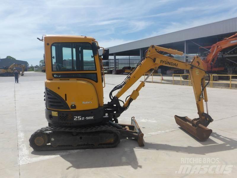 Hyundai R25Z-9A Minigrävare < 7t