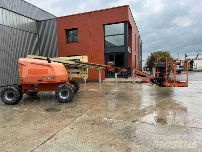 JLG 520AJ Bomliftar