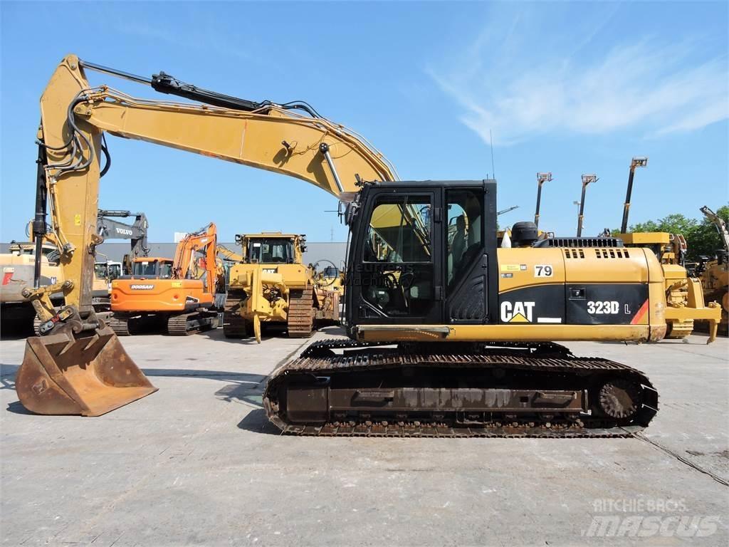 CAT 323D Bandgrävare