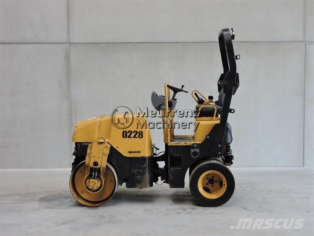 CAT CB225E Andra vältar