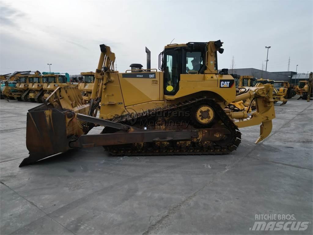 CAT D8T Schaktmaskiner