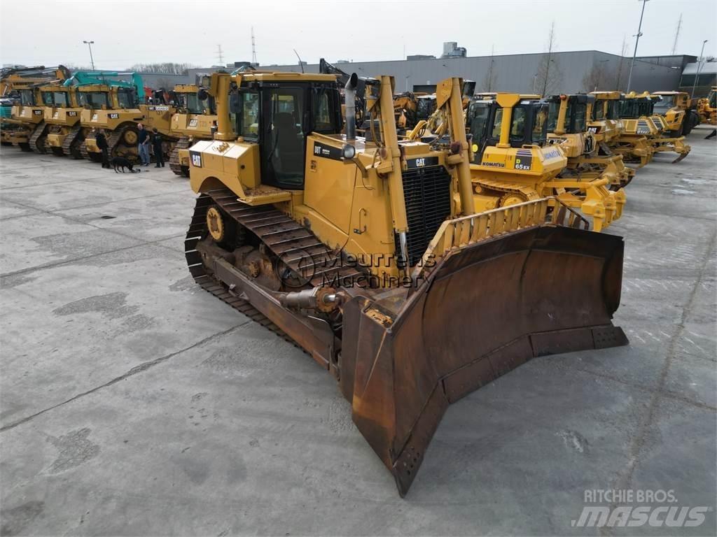 CAT D8T Schaktmaskiner