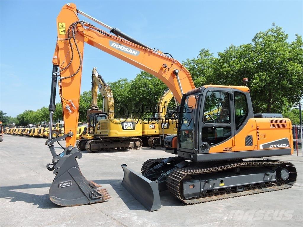 Doosan DX140LC Bandgrävare