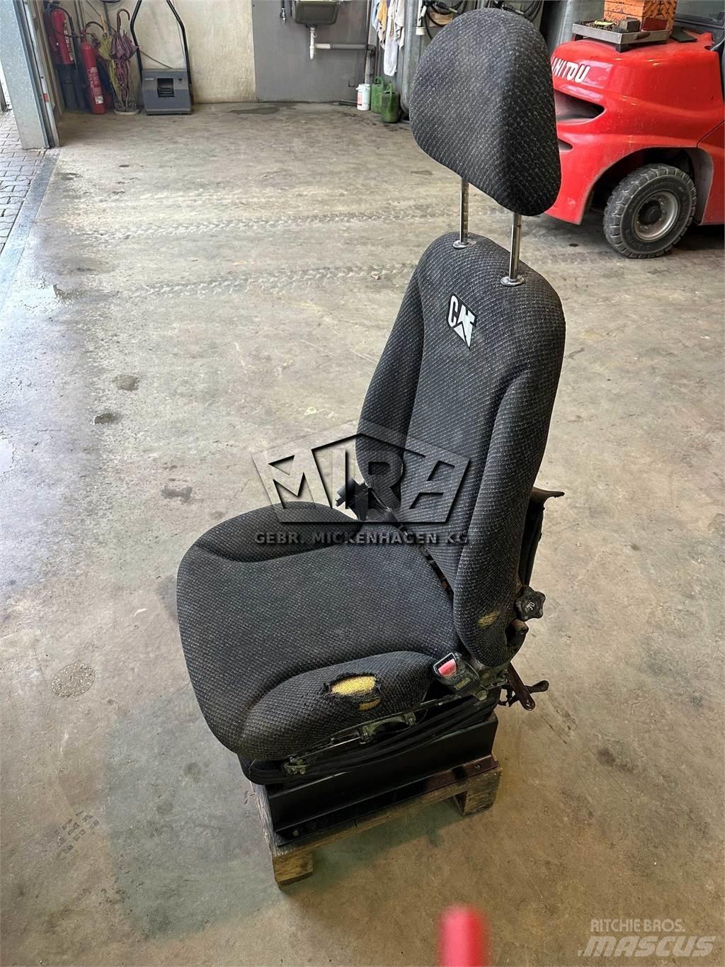 CAT 966 KXE / Sitz Hytter och interiör