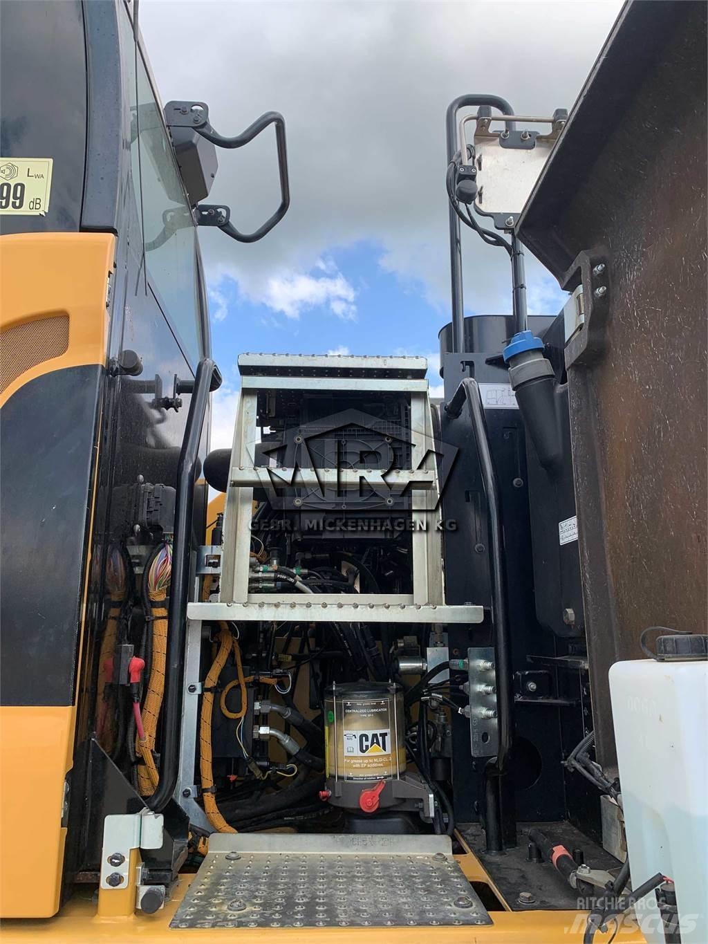 CAT M322 F Hjulgrävare