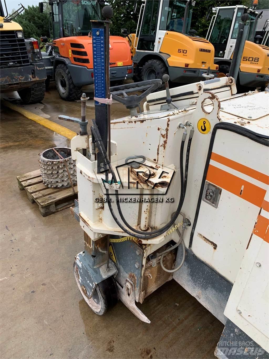 Wirtgen W 350 Asfaltskallfräsmaskiner