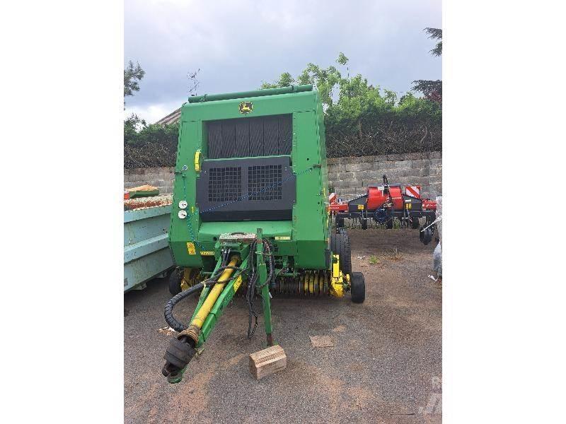 John Deere 592 Rundbalspressar