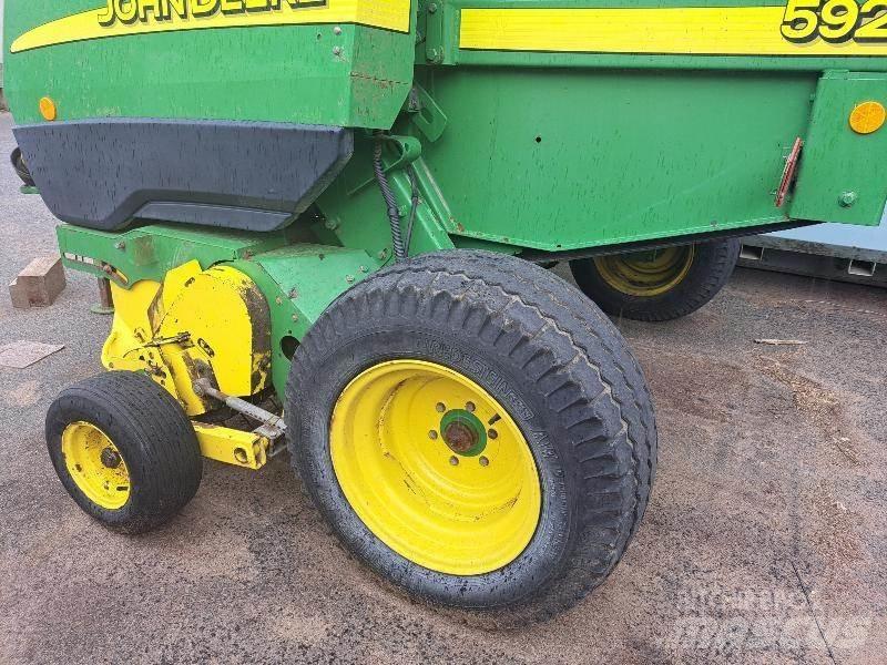 John Deere 592 Rundbalspressar