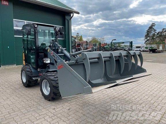 GiANT G2200 HD Frontlastare och grävare