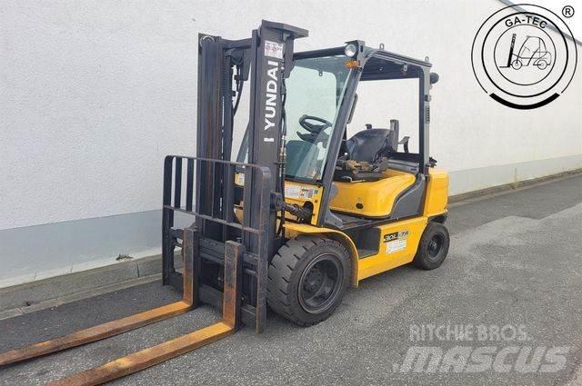 Hyundai 30L-7A Gasolmotviktstruckar