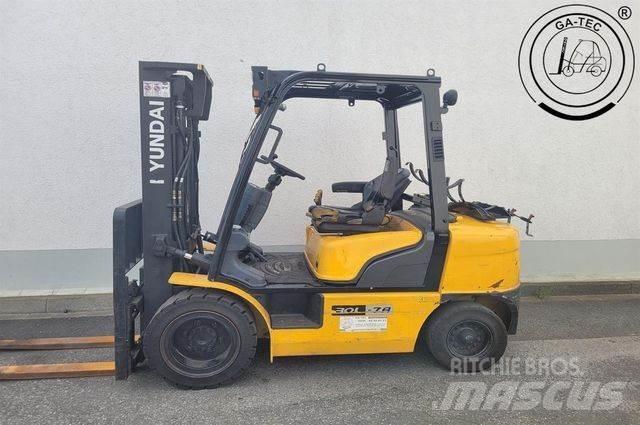 Hyundai 30L-7A Gasolmotviktstruckar