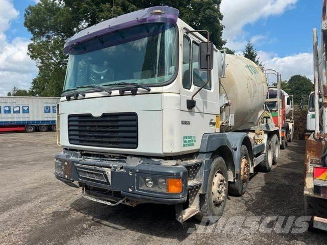 MAN 32.364 8x4 10m³ Cementbil