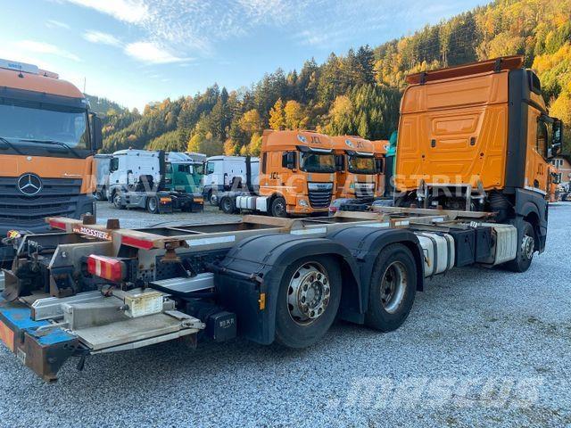 Mercedes-Benz 2542 Chassier