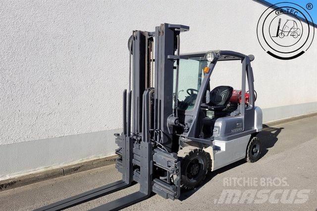 Nissan U1D2A25LQ Gasolmotviktstruckar