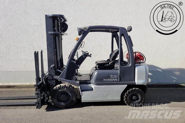Nissan U1D2A25LQ Gasolmotviktstruckar