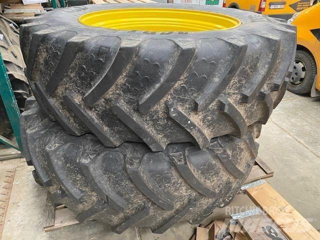 John Deere 7R Däck, hjul och fälgar