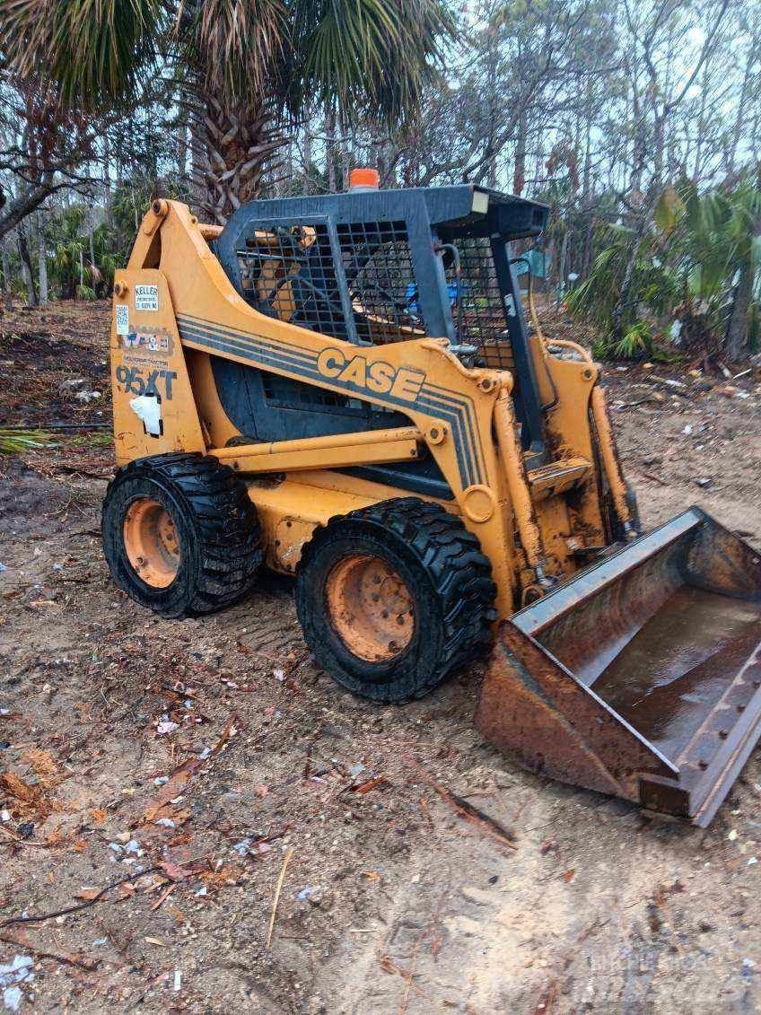 CASE 95XT Kompaktlastare