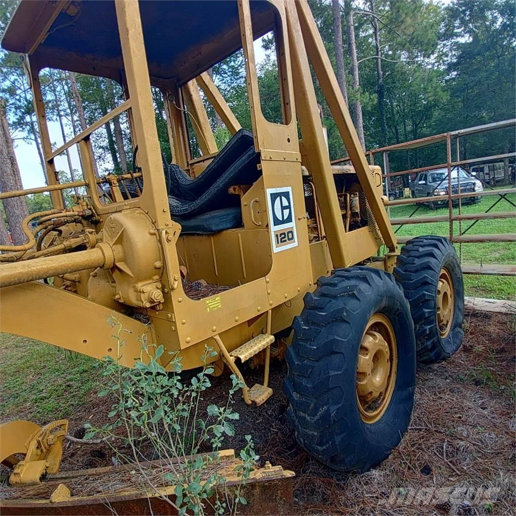 CAT 120 Väghyvlar