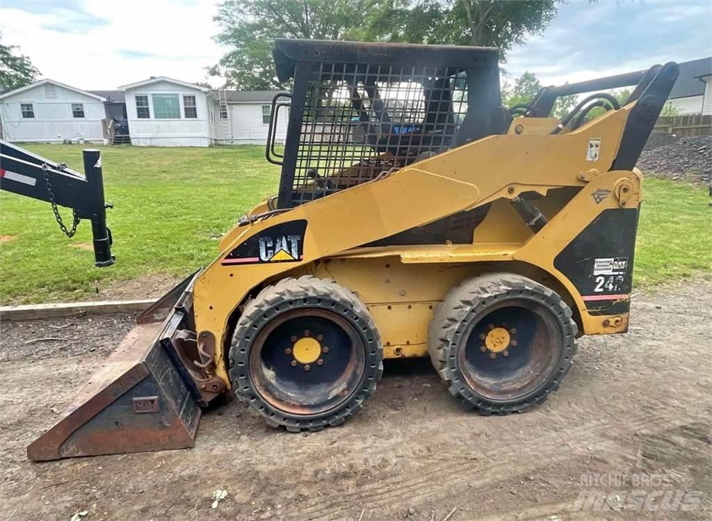 CAT 242 Kompaktlastare