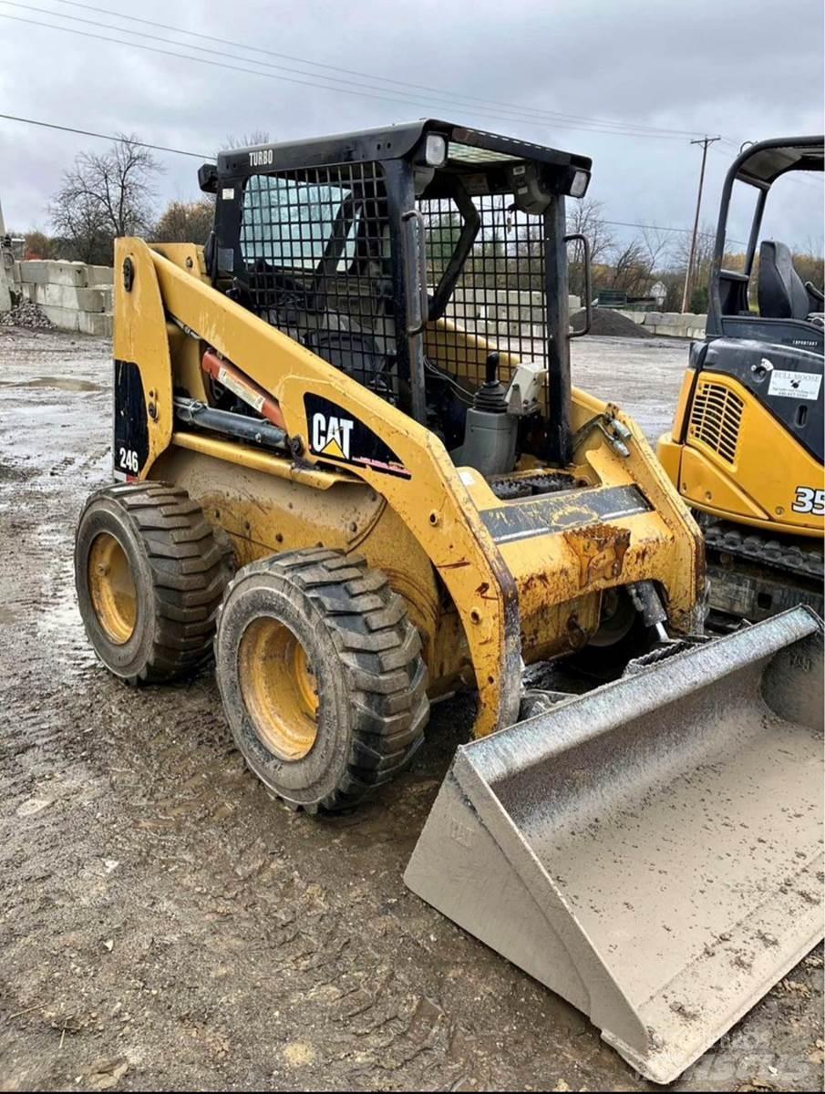 CAT 246 Kompaktlastare