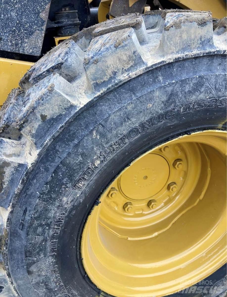 CAT 262D Kompaktlastare