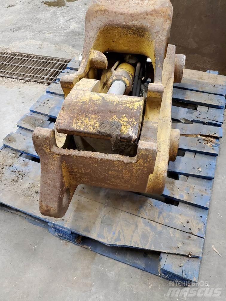 CAT 320DL Redskapsfäste/ adaptrar
