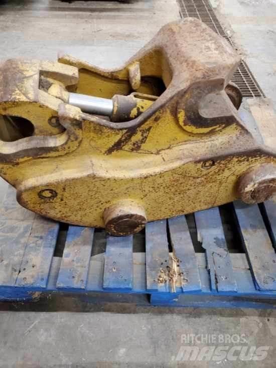 CAT 320DL Redskapsfäste/ adaptrar