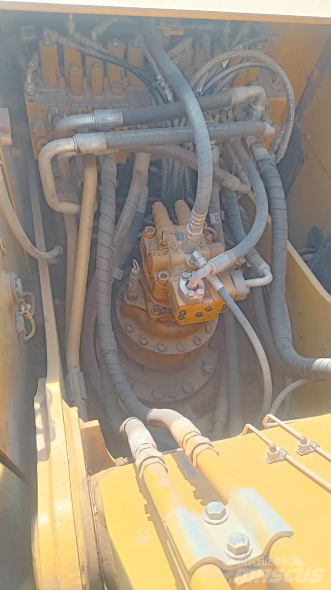 CAT 323D3 Bandgrävare