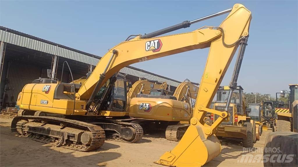 CAT 323D3 Bandgrävare