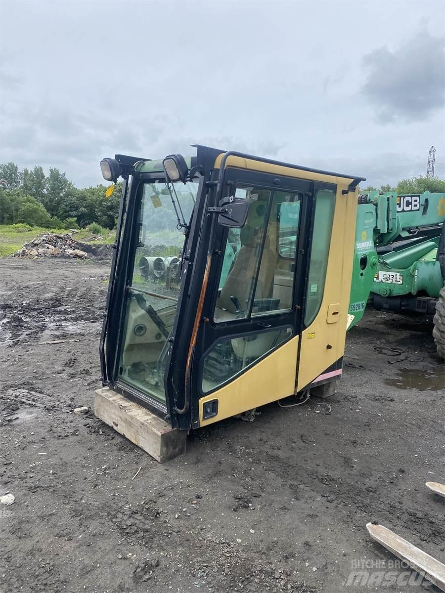 CAT 365 Hytter och interiör
