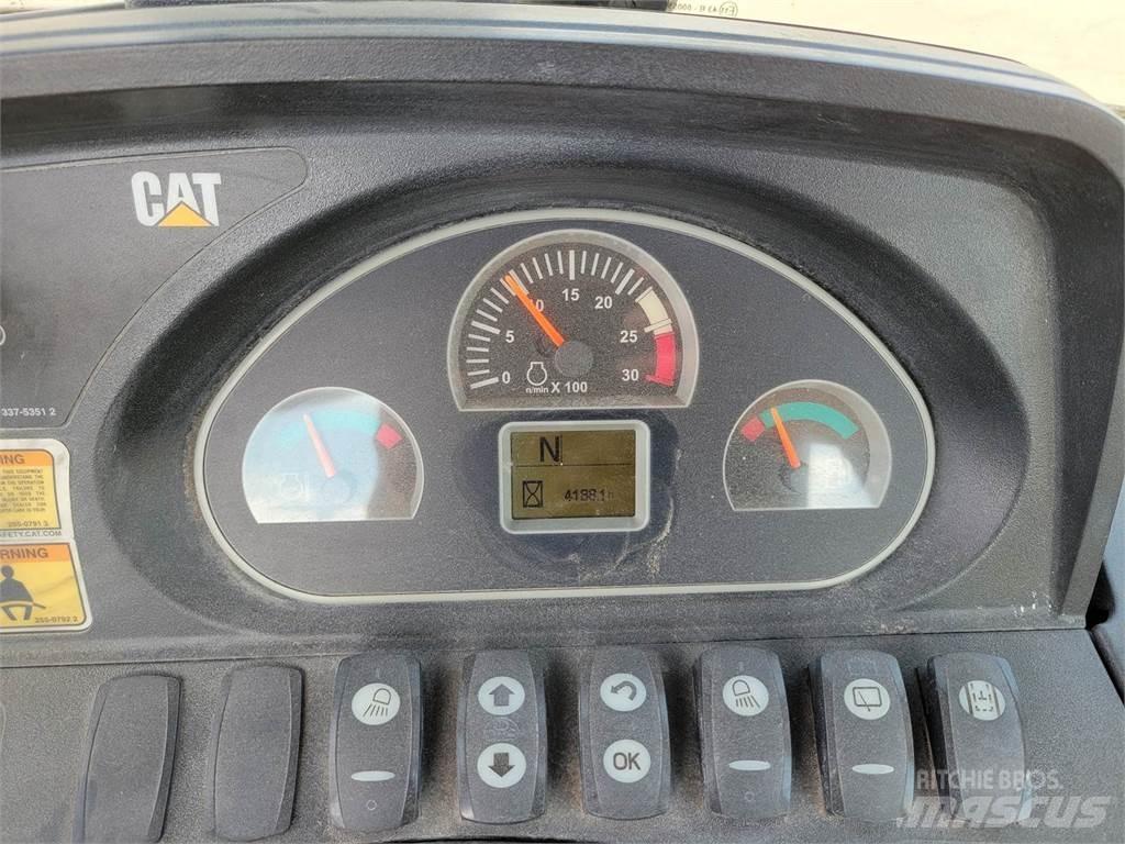 CAT 450F Grävlastare