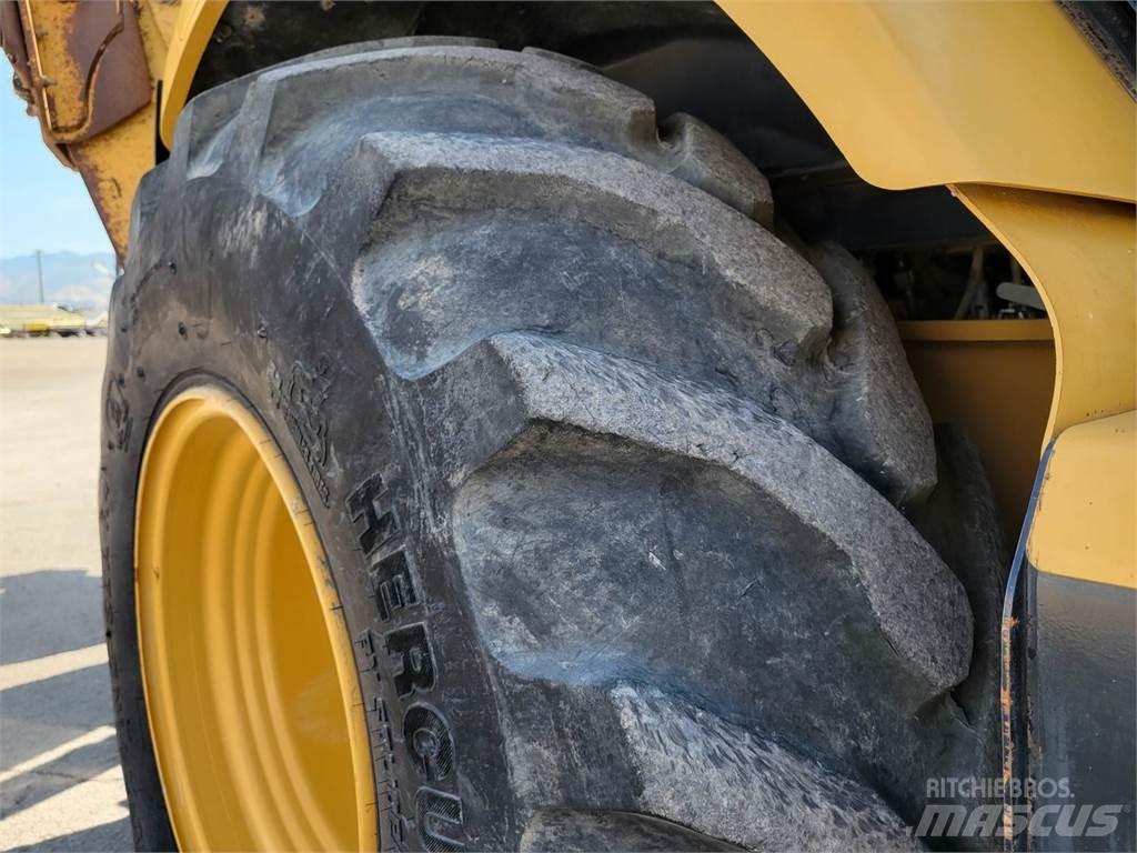 CAT 450F Bandgrävare