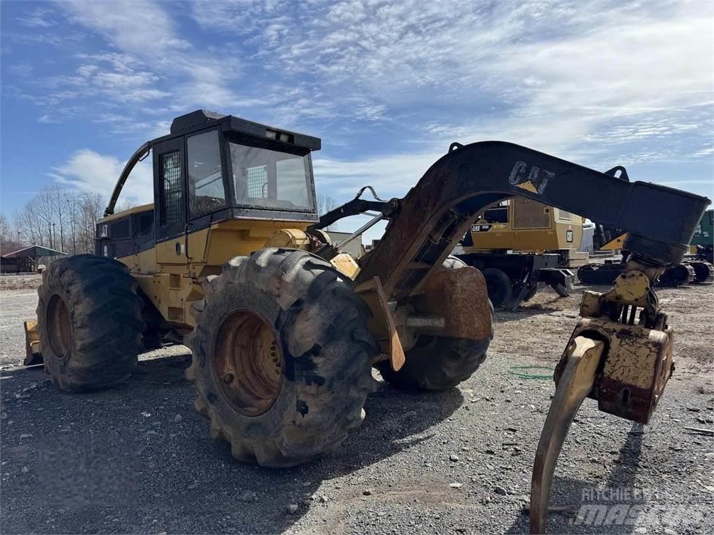 CAT 525B Lunnare