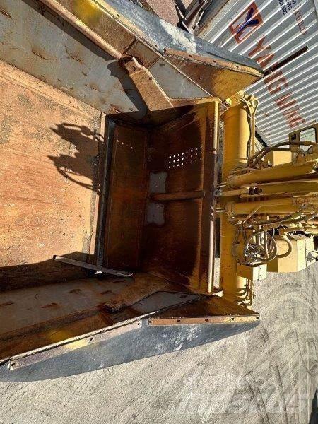 CAT 621G Schaktvagnar