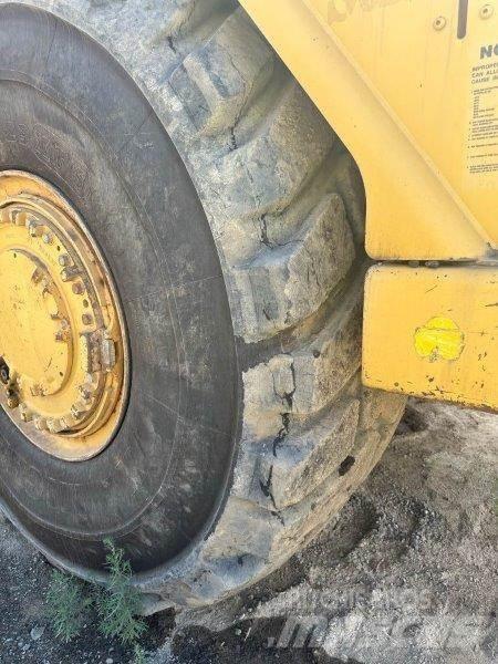 CAT 621G Schaktvagnar