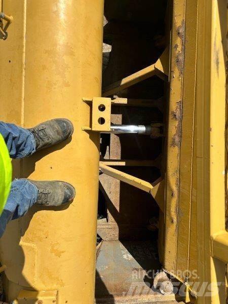 CAT 621G Schaktvagnar